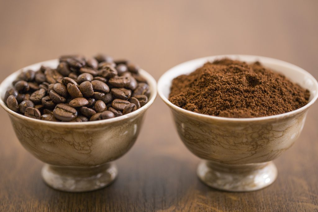 Beneficios del Café Molido vs. Café en Grano Entero: ¿Cuál Es Mejor para Ti? 1 coffee as beans milled